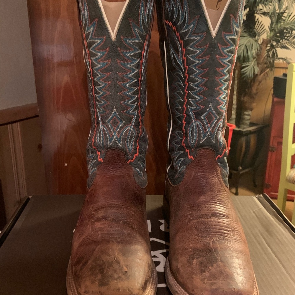 ARIAT RELENTLESS BOOTS